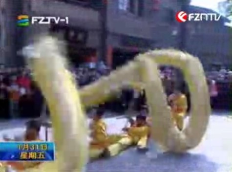 南后街：踩街表演 热闹吉祥