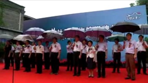 百人威风锣鼓庆贺中国首个社区博物馆揭牌 