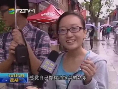 雨中坊巷 别有一番意境