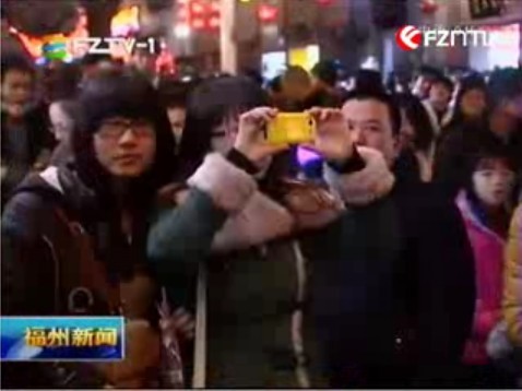 三坊七巷灯会：传统元素勾起古老回忆 坚守岗位保障有序赏灯环境 